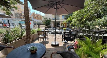 Beer Garden Hotel - image 17