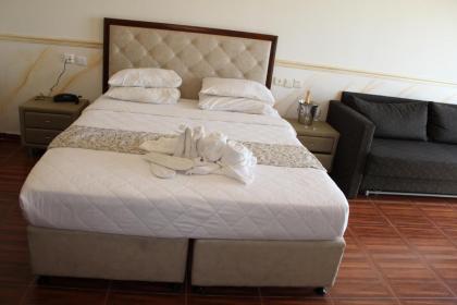 Hotel Suites Bat Yam - image 9