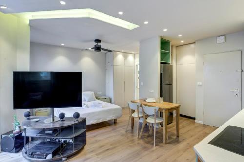 Tel Aviv Vacation Apartments - image 7