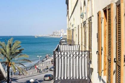 Apartment with Sea View and Balcony Facing West by Sea N' Rent - image 4