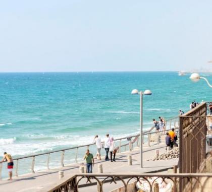 Apartment with Sea View and Balcony Facing West by Sea N' Rent - image 6