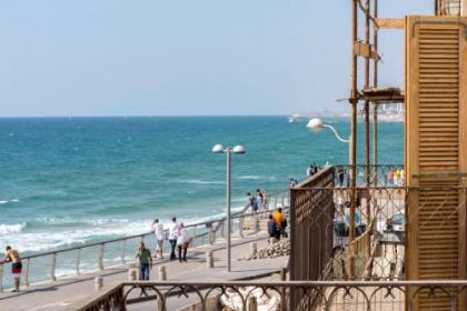 Apartment with Sea View and Balcony Facing West by Sea N' Rent - image 8