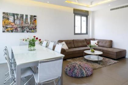 Comfort 3BR & Balcony in City Center by FeelHome - image 1