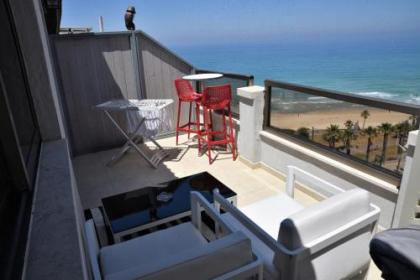 Penthouse Apartment On The Beach - image 17