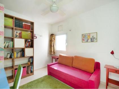 Lovely 2BR Apt w Balcony in Neve Tzedek Area by Sea N' Rent - image 16