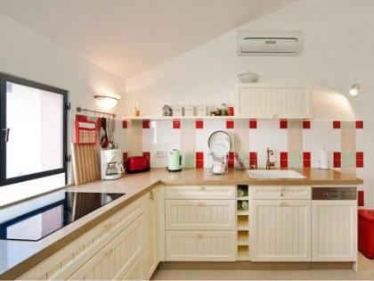 Lovely 2BR Apt w Balcony in Neve Tzedek Area by Sea N' Rent - image 2