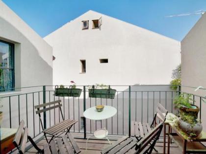 Lovely 2BR Apt w Balcony in Neve Tzedek Area by Sea N' Rent - image 3