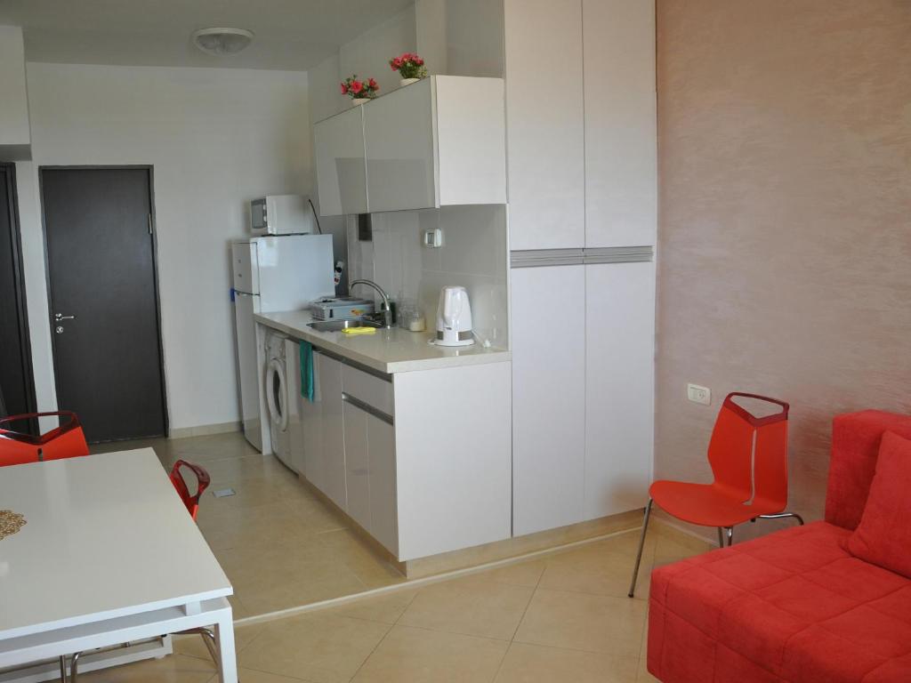 Hotel Apartment Short Term Tel Aviv Bat Yam 353 - image 4