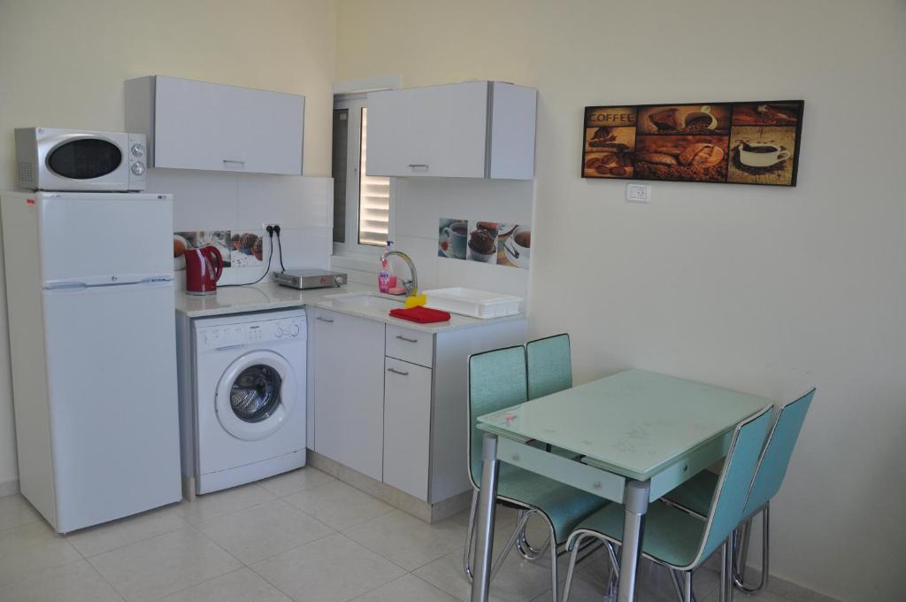 Short Term Apartment Tel Aviv Bat Yam 413 - image 3