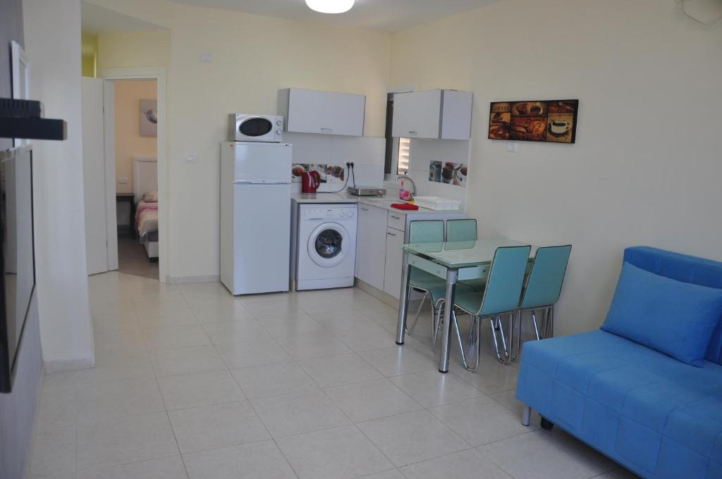 Short Term Apartment Tel Aviv Bat Yam 413 - image 4