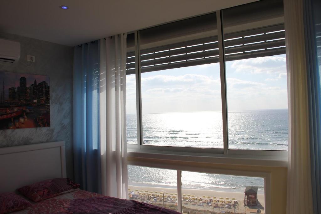 Sweet Honeymoon Apartment Tel Aviv Bat Yam 611 - image 4