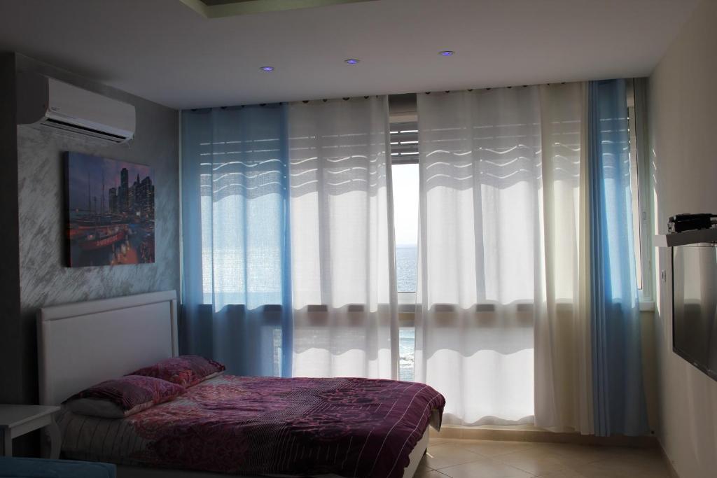 Sweet Honeymoon Apartment Tel Aviv Bat Yam 611 - image 5