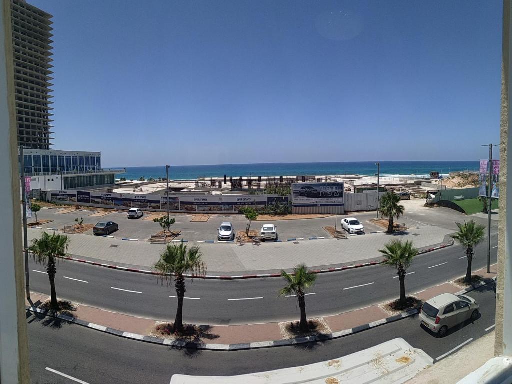 Beachfront Studio Apartment Bat Yam 412 - main image