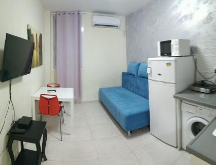 Beachfront Studio Apartment Bat Yam 412 - image 12