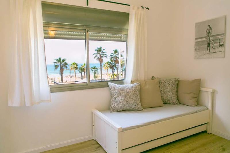 Luxury 2BR Apt on the Beach - image 7