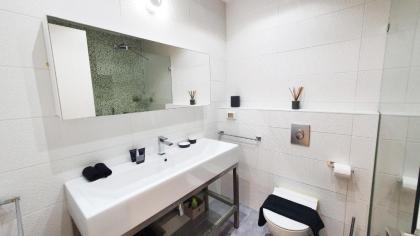 Cozy 2 Bdr Apartment Florentine #TL16 - image 12