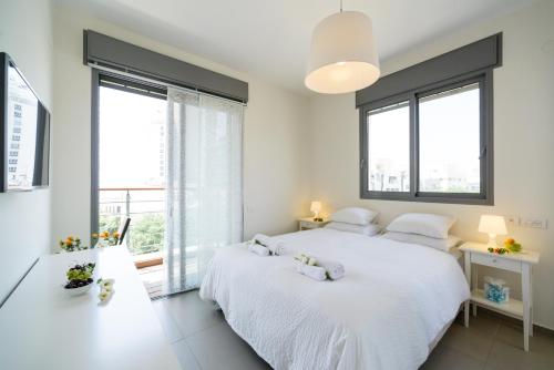 Beach & City Center Apt by FeelHome - image 7