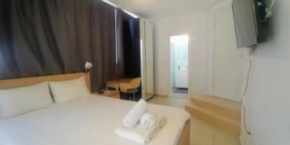 Dizengoff Penthouse Boutique Hostel - image 17