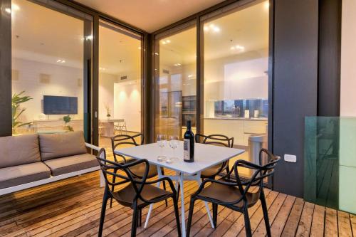 Luxury Beach Tel Aviv 2BR by Airsuite - image 4