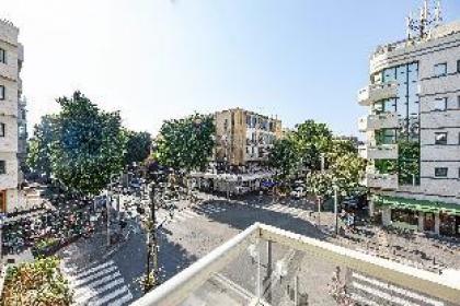 In Heart of TLV - Modern W/ Balcony- 3 BD & 3 BR - image 16