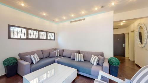 Spacious 3-BR with Terrace in Dizengoff - image 6