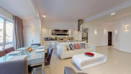 Relaxing 3BR in Ben yehuda 66 by HolyGuest - image 11