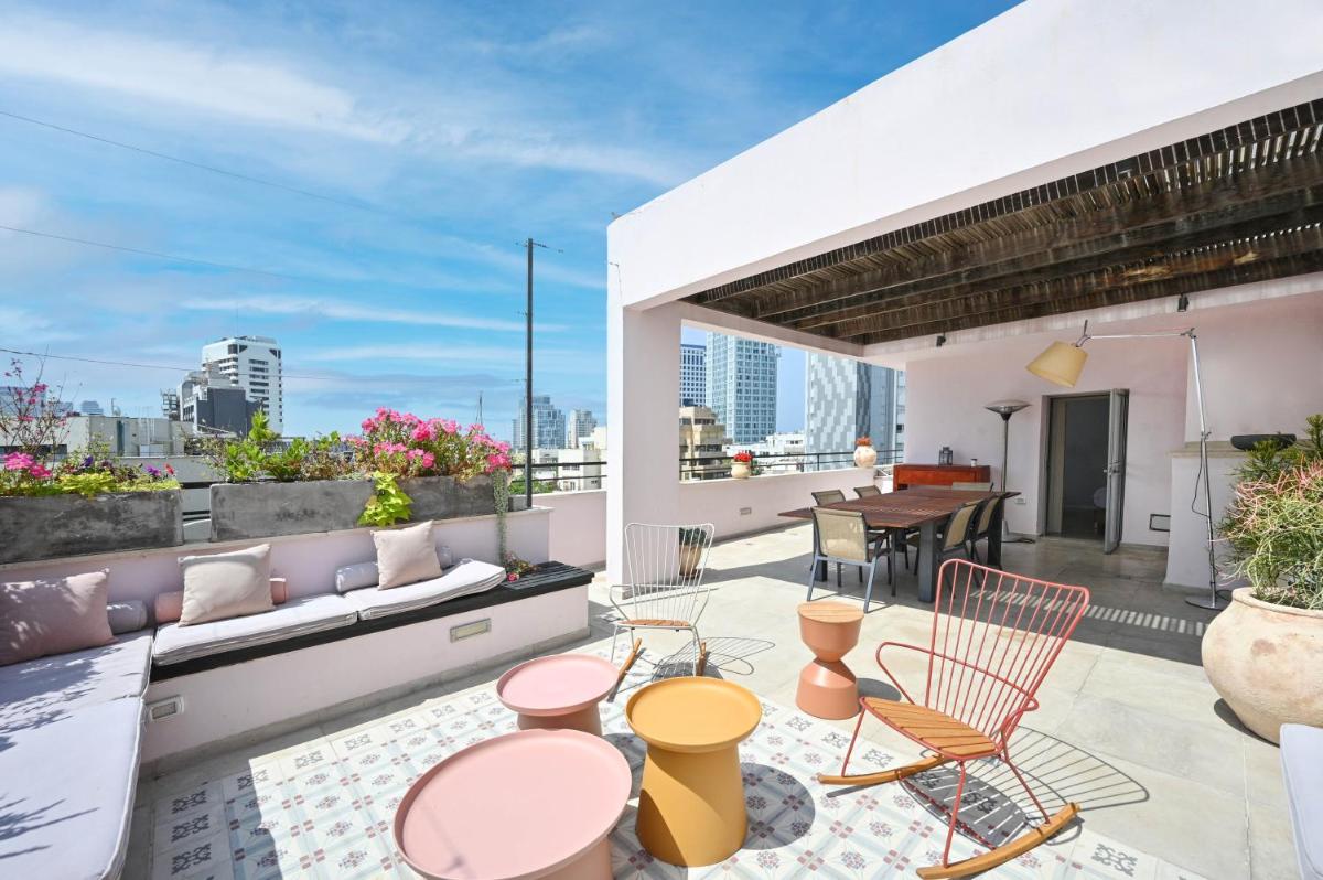 Spanish Patio 3BR penthouse by HolyGuest - main image