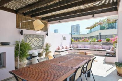 Spanish Patio 3BR penthouse by HolyGuest - image 7