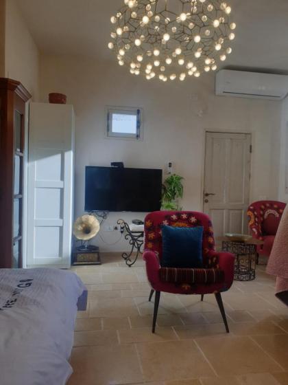 Luxury studio at the heart of old Jaffa - image 17