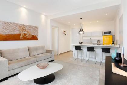 Chic 1BR in White City by HolyGuest - image 6