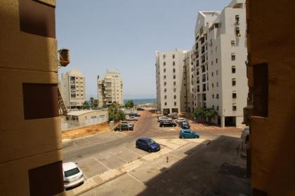 Isramax 3BR apartment near the sea. - image 9