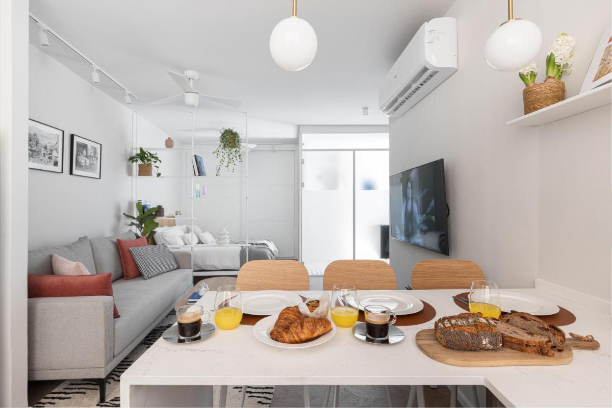 Modern & Chic Studio in the Heart of Tel-Aviv by Sea N' Rent - image 4