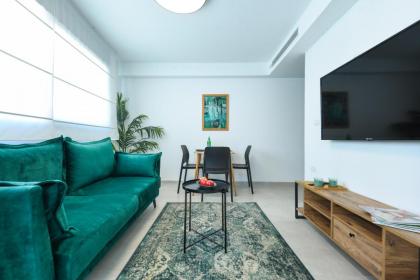 Charming 1BR Apartment with Mamad in Florentin by Sea N' Rent - image 1