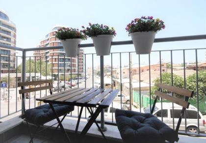 New stylish 2R appartment with balcony in the heart of Florentin - image 9