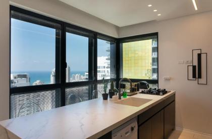 YalaRent sea-breeze penthouse with jacuzzi - image 18