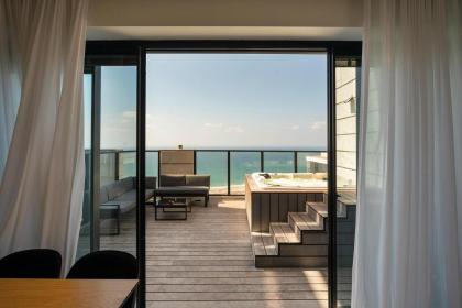 YalaRent sea-breeze penthouse with jacuzzi - image 2