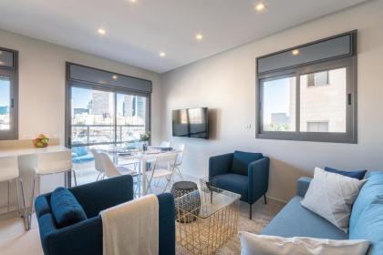 3 Bedroom with parking terrace and close beach Tel Aviv