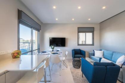 3 Bedroom with parking terrace and close beach - image 5