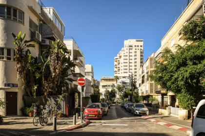 Modern Studio Apt w Balcony in Heart of Tel Aviv by Sea N' Rent - image 11