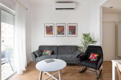 Cozy and Spacious by TLV2RENT - image 10