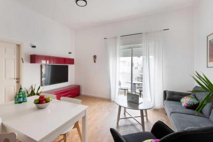 Cozy and Spacious by TLV2RENT - image 6