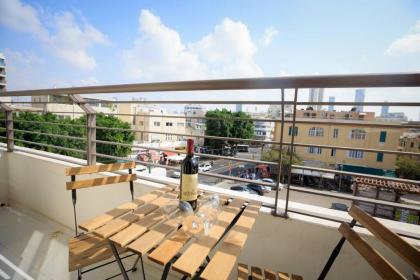 Bauhaus Suite Jacuzzi - Carmel Market View and beach Tel Aviv