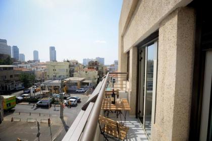 Bauhaus Suite Jacuzzi - Carmel Market View and beach - image 3