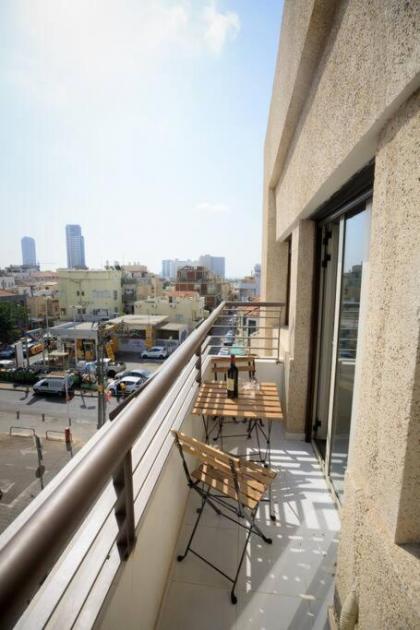 Bauhaus Suite Jacuzzi - Carmel Market View and beach - image 8