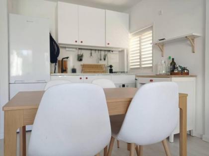 Quiet2 BD Room Duplex with parking near the sea . - image 12