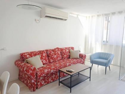 Quiet2 BD Room Duplex with parking near the sea . - image 6