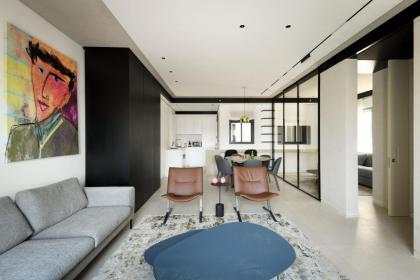 Modern and Vibrant 2BR apartment with Private Balcony by Sea N' Rent - image 17