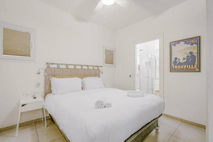 Charming 1BR Ben Yehuda By Holiday Rentals - image 13