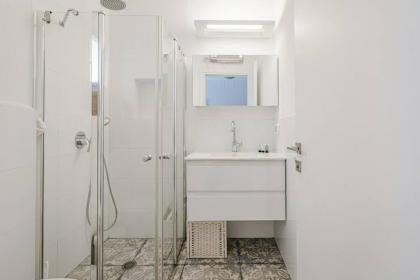 Charming 1BR Ben Yehuda By Holiday Rentals - image 14