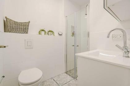 Charming 1BR Ben Yehuda By Holiday Rentals - image 16